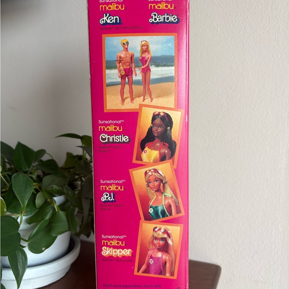 Mattel Sunsational Malibu Barbie in Purple Swimsuit - Picture 4 of 6